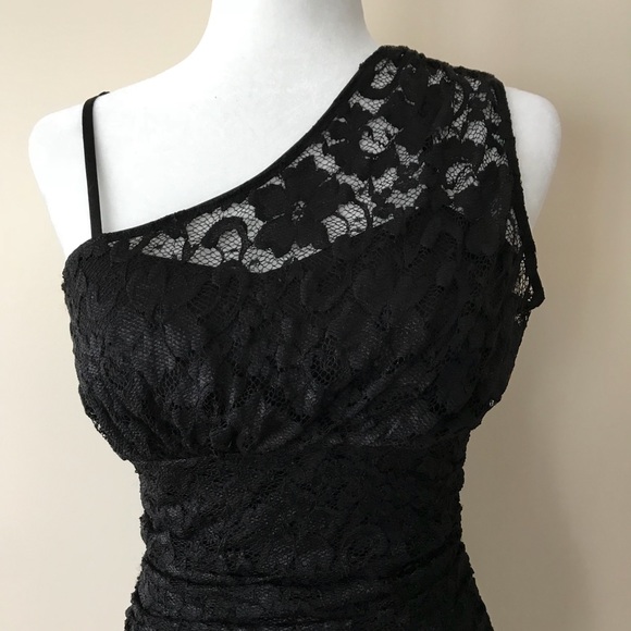 Forever 21 Chantilly Lace One shoulder dress - Picture 2 of 6